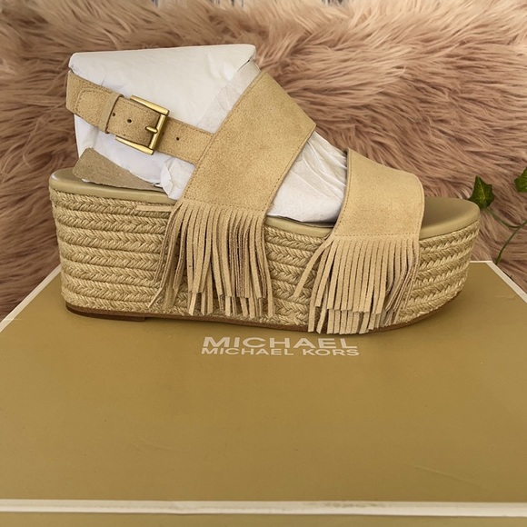MK Suede Wedge with Fringe 💕 - Picture 1 of 7